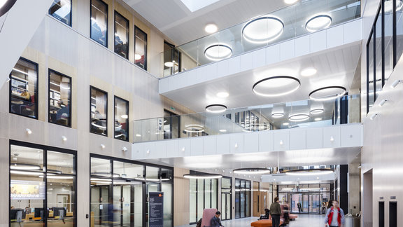 [Translate to CS:] Education Setting Using Armstrong METAL B-H 300 Solution from Knauf Ceiling Solutions