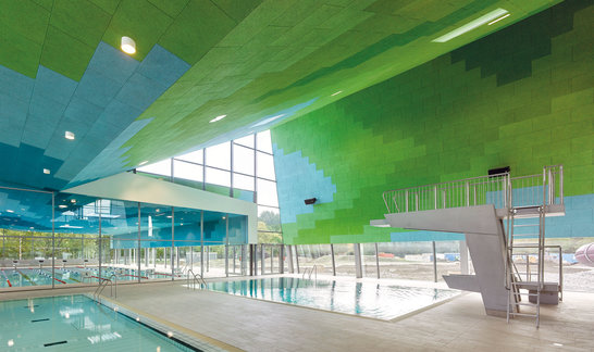 [Translate to Französisch:] Indoor Swimming Pool Installed with Heradesign Solutions from Knauf Ceiling Solutions
