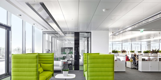 [Translate to Deutsch:] Open Office Setting Installed with Armstrong METAL solution from Knauf Ceiling Solutions